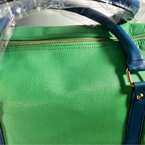 Fashion Duffle Bag Hombre Style NWOT - Picture 5 of 9